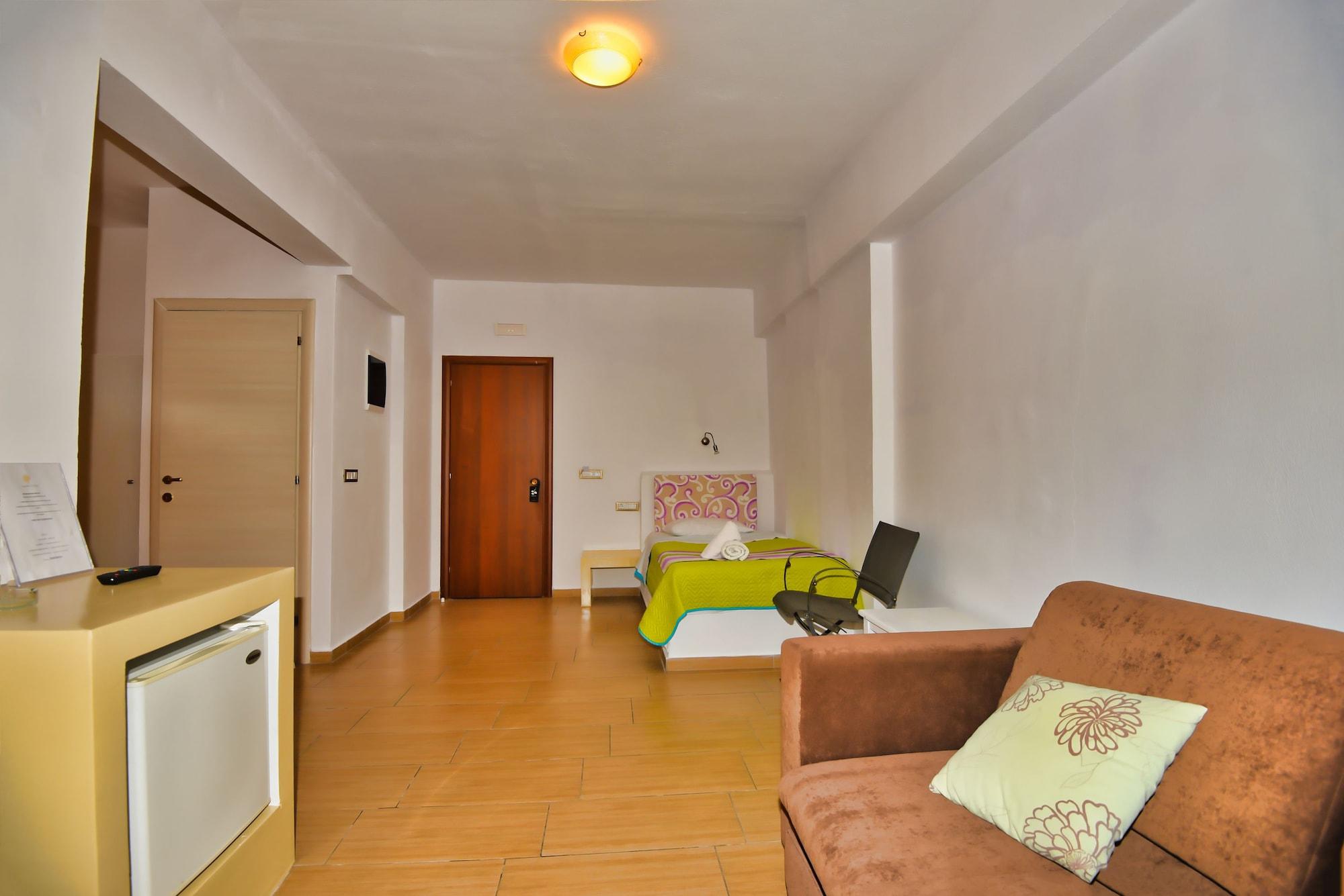 Omiros Hotel Мессария Экстерьер фото